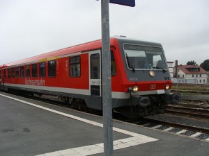 2013 und 2014 nur Sonderfahrten im Sommerhalbjahr - Zug aus Marburg in Frankenberg zur Weiterfahrt nach Vöhl-Herzhausen.