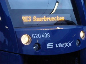 In Rheinland-Pfalz trägt der Vlexx-Zug Frankfurt/Main-Saarbrücken die Bezeichnung RE 3