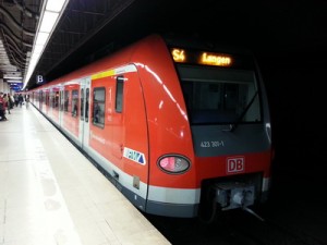 Ein Zug der Linie S4 im Frankfurter S-Bahn-Tunnel an der Haltestelle Hauptwache auf dem Weg von Kronberg nach Langen. Am Wochenende des 03./04.01.2015 fuhr sie nicht.