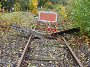 So sieht es an den jeweiligen Enden von vielen alten Bahnstrecken in Hessen aus. Wird dies wieder beiseite geräumt und es fahren an solchen Stellen dann wieder Züge durch?