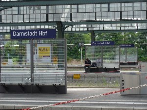 Bild Bahnhofsschild Darmstadt