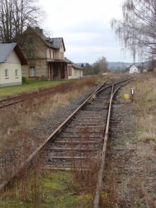 Der Bahnhof in Londorf, von 1959 bis 1981 Endbahnhof der 1902 in Betrieb genommenen Strecke in der Personenbeförderung. Ist der Kernort der Gemeinde Rabenau im Landkreis Gießen in einigen Jahren wieder Endpunkt des SPNV?