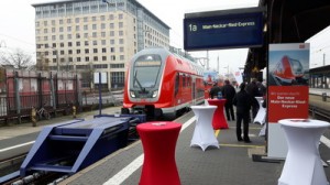 Der Main-Neckar-Ried-Express am 04.11.2017 im Frakfurter Hauptbahnhof auf Gleis 1 a bei der Präsentation.