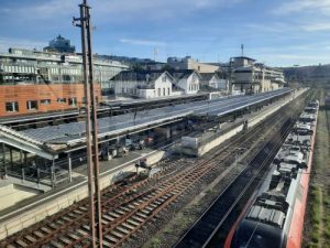 Der Siegener Hauptbahnhof im September 2025. Hier sind alle RE-Linien gebrochen, man muss immer umsteigen, um nennenswert weiterzukommen. Nur wenige Regionalbahnen enden hier nicht.